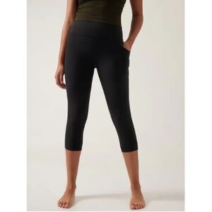 ATHLETA Salutation Stash Pocket II Capri